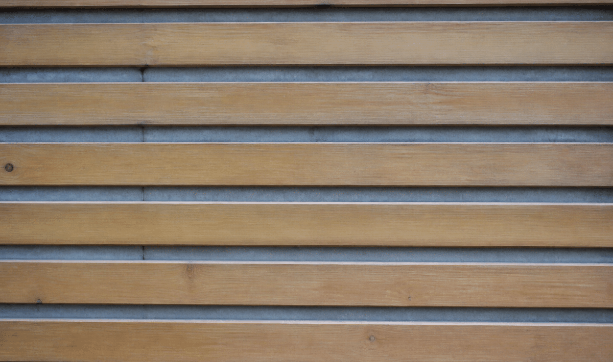 Lames de bois disposees horizontalement sur sous-couche grise