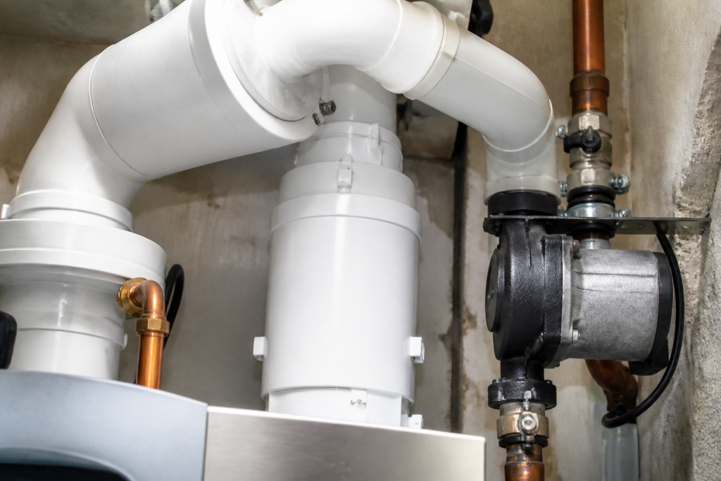 Ventilateur d'extraction tuyauterie et circulateur de chaudiere condensation